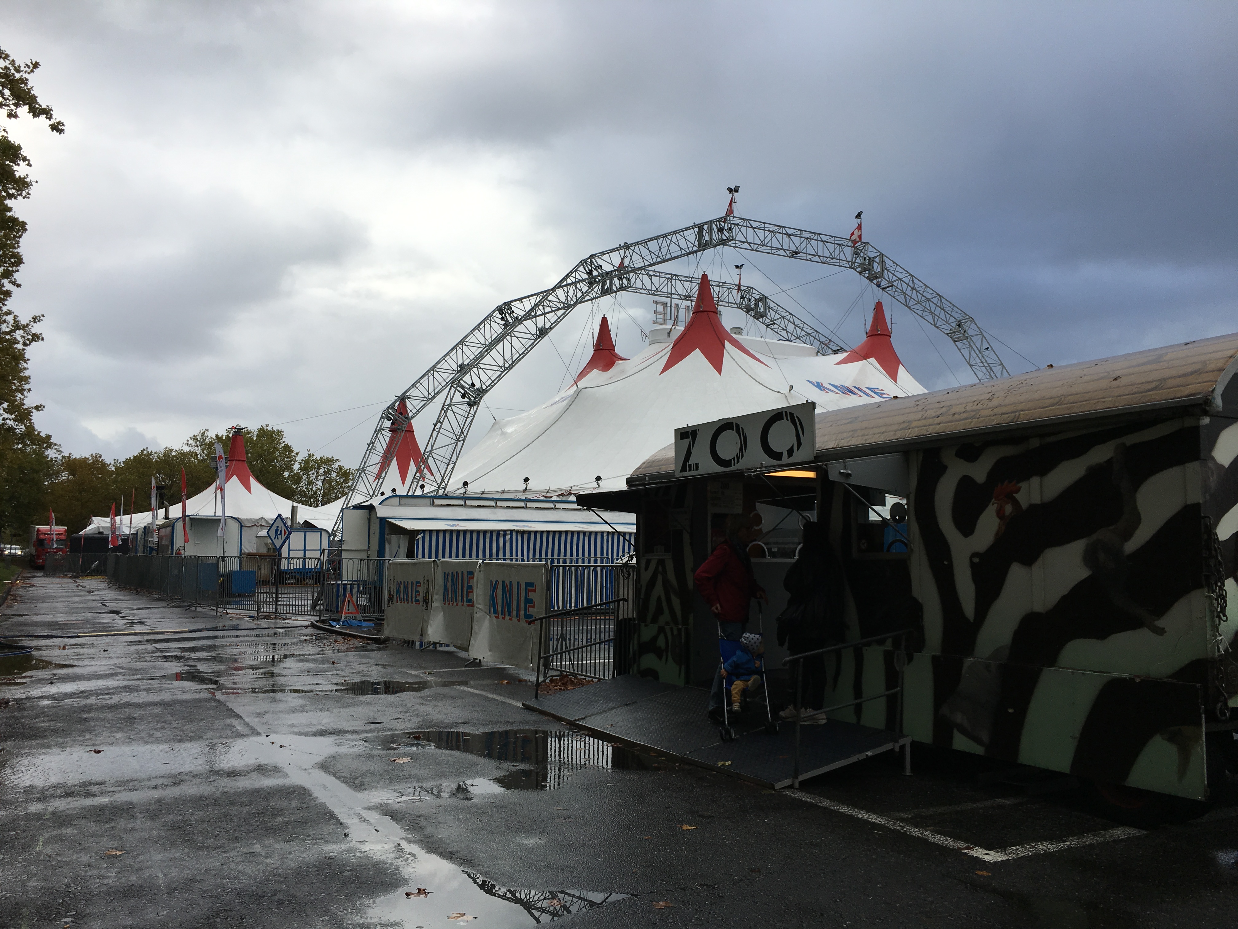 Le cirque Knie est ses animaux silonnent les routes de Suisse romande